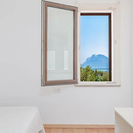 Oltre Tavolara Feriehus *